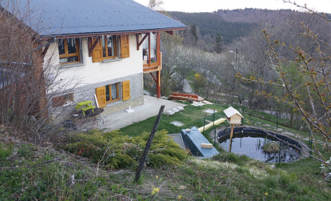  2017 Mai - Terrasse Mélèze sur poteaux + escalier bois à St Bernard du Touvet (Isère - 38), Chambéry, STRUCTURES BOIS & Compagnie