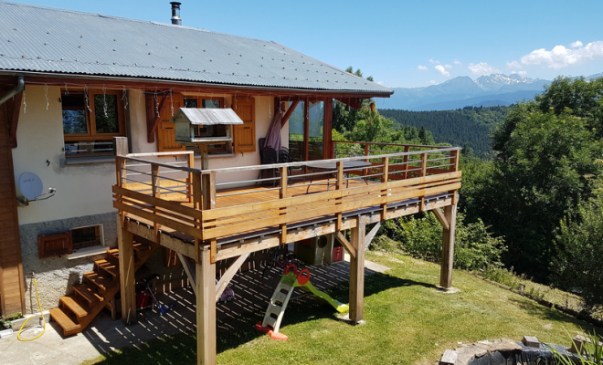  2017 Mai - Terrasse Mélèze sur poteaux + escalier bois à St Bernard du Touvet (Isère - 38), Chambéry, STRUCTURES BOIS & Compagnie