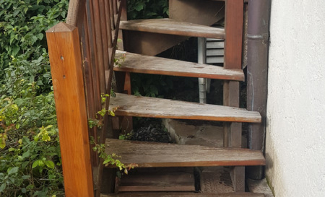  2018 Décembre - Rénovation d’un escalier bois extérieur – Crolles (Isère – 38), Chambéry, STRUCTURES BOIS & Compagnie