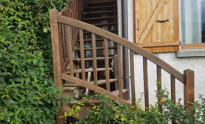  2018 Décembre - Rénovation d’un escalier bois extérieur – Crolles (Isère – 38), Chambéry, STRUCTURES BOIS & Compagnie