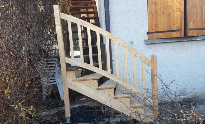  2018 Décembre - Rénovation d’un escalier bois extérieur – Crolles (Isère – 38), Chambéry, STRUCTURES BOIS & Compagnie