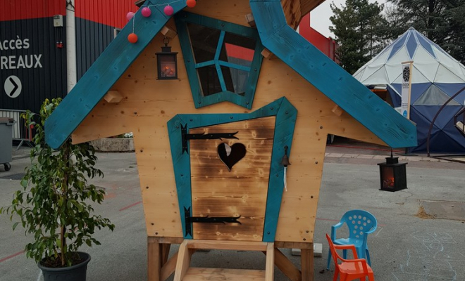  2018 Juin - Réalisation d'une cabane en bois féérique "La cabane du Sorcier" à Chambéry (Savoie – 73), Chambéry, STRUCTURES BOIS & Compagnie