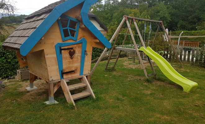  2018 Juin - Réalisation d'une cabane en bois féérique "La cabane du Sorcier" à Chambéry (Savoie – 73), Chambéry, STRUCTURES BOIS & Compagnie