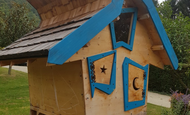  2018 Juin - Réalisation d'une cabane en bois féérique "La cabane du Sorcier" à Chambéry (Savoie – 73), Chambéry, STRUCTURES BOIS & Compagnie