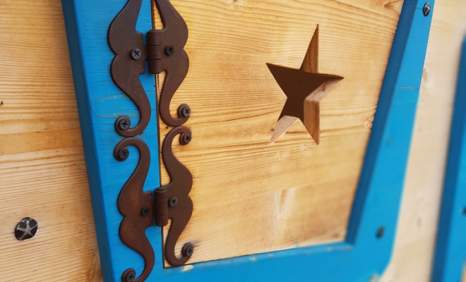  2018 Juin - Réalisation d'une cabane en bois féérique "La cabane du Sorcier" à Chambéry (Savoie – 73), Chambéry, STRUCTURES BOIS & Compagnie