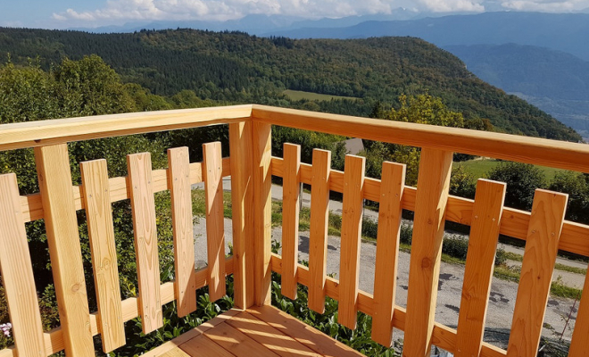  2018 Septembre - Terrasse bois sur poteaux en Mélèze et Pin Douglas à St Bernard du Touvet (Isère - 38), Chambéry, STRUCTURES BOIS & Compagnie