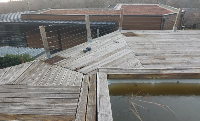  2020 Décembre - Terrasse bois Mélèze sur poteaux de forme atypique (Savoie-73), Chambéry, STRUCTURES BOIS & Compagnie