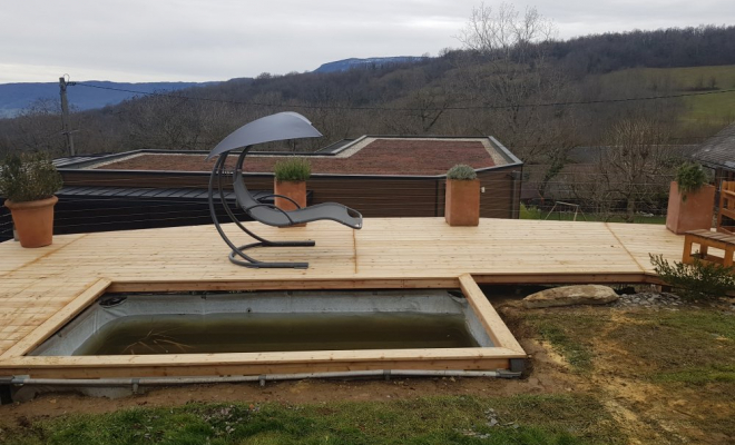  2020 Décembre - Terrasse bois Mélèze sur poteaux de forme atypique (Savoie-73), Chambéry, STRUCTURES BOIS & Compagnie