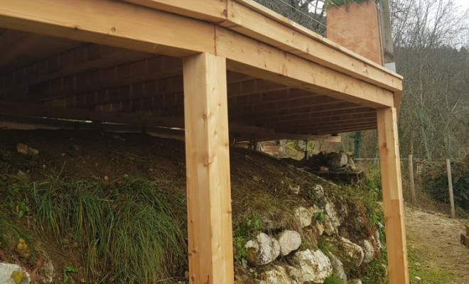  2020 Décembre - Terrasse bois Mélèze sur poteaux de forme atypique (Savoie-73), Chambéry, STRUCTURES BOIS & Compagnie