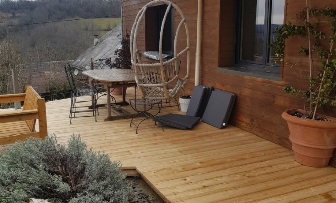  2020 Décembre - Terrasse bois Mélèze sur poteaux de forme atypique (Savoie-73), Chambéry, STRUCTURES BOIS & Compagnie