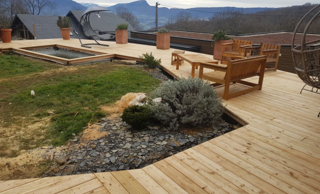  2020 Décembre - Terrasse bois Mélèze sur poteaux de forme atypique (Savoie-73), Chambéry, STRUCTURES BOIS & Compagnie