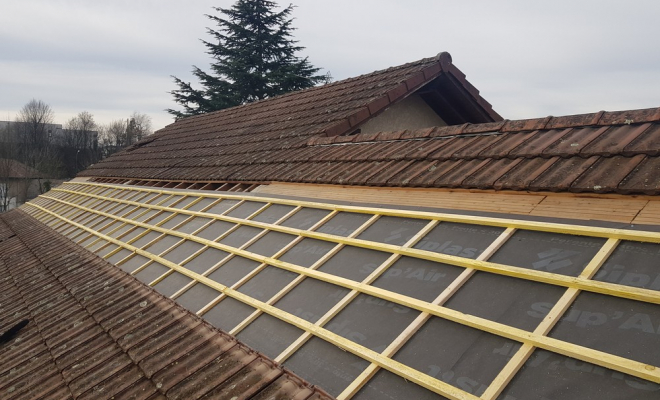  2020 Février - Dépose de couverture, Installation d’un écran de sous toiture et pose de fenêtres de toit à Aix les Bains (Savoie -73), Chambéry, STRUCTURES BOIS & Compagnie