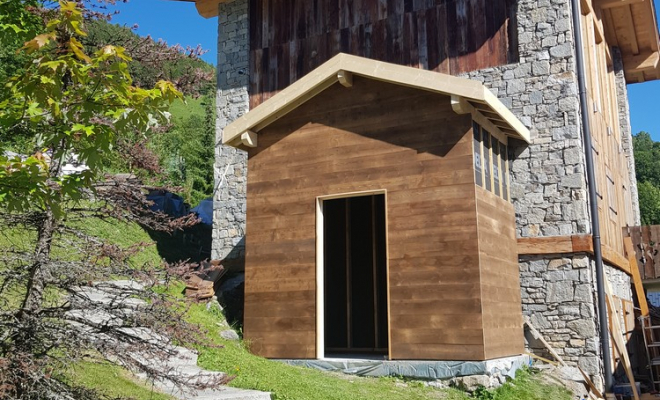  2020 Juillet - Abri de jardin Mélèze vieux bois et couverture en lauze naturelle à St Martin de Belleville - Les Menuires (Savoie - 73), Chambéry, STRUCTURES BOIS & Compagnie