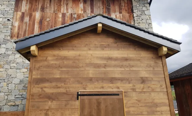  2020 Juillet - Abri de jardin Mélèze vieux bois et couverture en lauze naturelle à St Martin de Belleville - Les Menuires (Savoie - 73), Chambéry, STRUCTURES BOIS & Compagnie