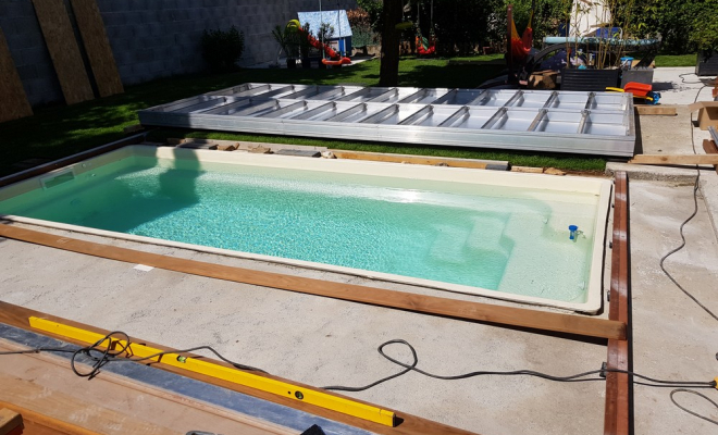  2020 Juin - Habillage d'une structure mobile de piscine et plage de piscine en bois exotique à Meyzieu (Rhône - 69), Chambéry, STRUCTURES BOIS & Compagnie