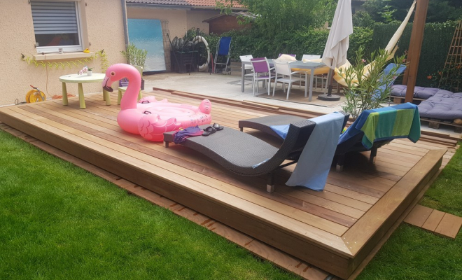  2020 Juin - Habillage d'une structure mobile de piscine et plage de piscine en bois exotique à Meyzieu (Rhône - 69), Chambéry, STRUCTURES BOIS & Compagnie