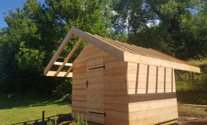  2020 Mai - fabrication d'un abri de jardin en Mélèze de scierie à St Alban Leysse (Savoie - 73), Chambéry, STRUCTURES BOIS & Compagnie