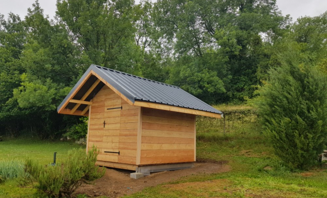  2020 Mai - fabrication d'un abri de jardin en Mélèze de scierie à St Alban Leysse (Savoie - 73), Chambéry, STRUCTURES BOIS & Compagnie