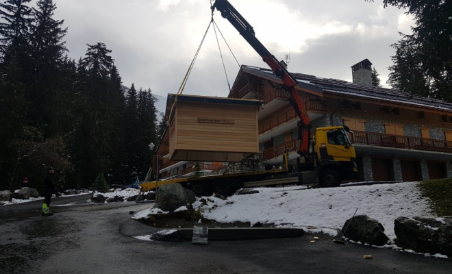  2020 Octobre - Chalet Abri en bois Mélèze isolé en laine de bois et couvert en ardoises naturelles à Méribel (Savoie - 73), Chambéry, STRUCTURES BOIS & Compagnie