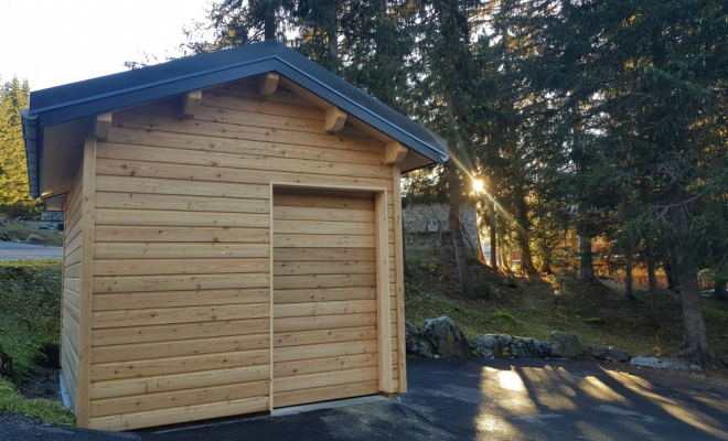  2020 Octobre - Chalet Abri en bois Mélèze isolé en laine de bois et couvert en ardoises naturelles à Méribel (Savoie - 73), Chambéry, STRUCTURES BOIS & Compagnie