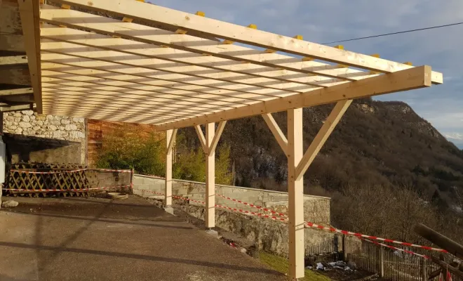  2021 Février - Pergola de 40m² couverte en polycarbonate pour la mairie de Verel Pragondran (Savoie - 73), Chambéry, STRUCTURES BOIS & Compagnie