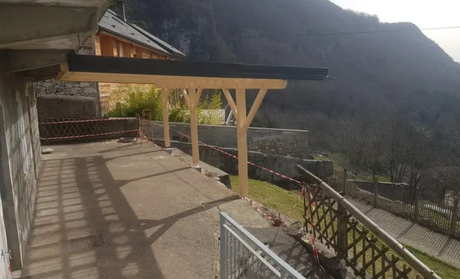  2021 Février - Pergola de 40m² couverte en polycarbonate pour la mairie de Verel Pragondran (Savoie - 73), Chambéry, STRUCTURES BOIS & Compagnie