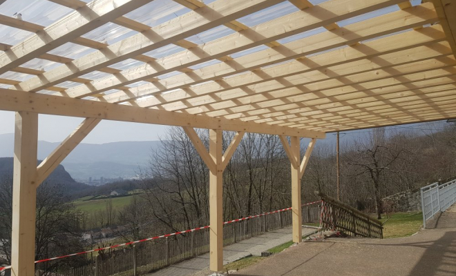  2021 Février - Pergola de 40m² couverte en polycarbonate pour la mairie de Verel Pragondran (Savoie - 73), Chambéry, STRUCTURES BOIS & Compagnie