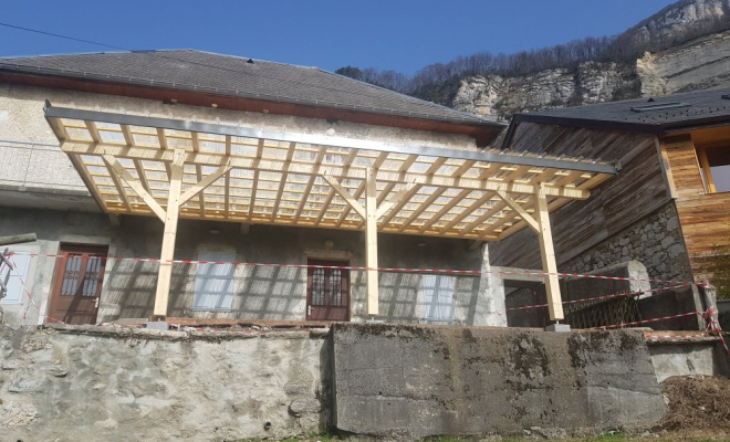  2021 Février - Pergola de 40m² couverte en polycarbonate pour la mairie de Verel Pragondran (Savoie - 73), Chambéry, STRUCTURES BOIS & Compagnie