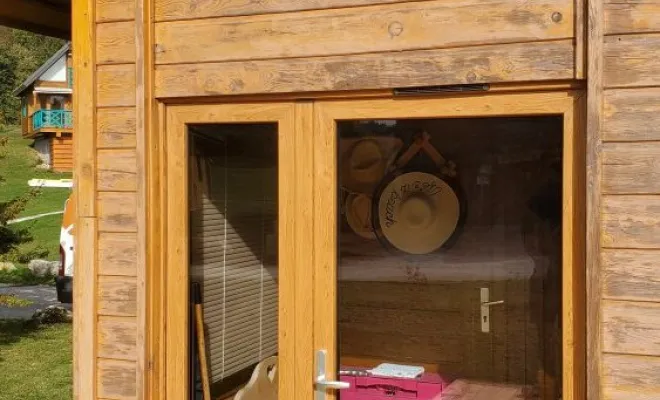  Construction d'un auvent d'entrée ou marquise sur un chalet bois à La Féclaz (Savoie - 73), Chambéry, STRUCTURES BOIS & Compagnie