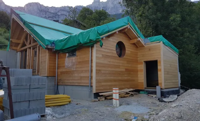  2018 Juillet - Réalisation d'une extension ossature Bois, Isolation laine de bois et Bardage Mélèze à St Bernard du Touvet (Isère – 38), Chambéry, STRUCTURES BOIS & Compagnie