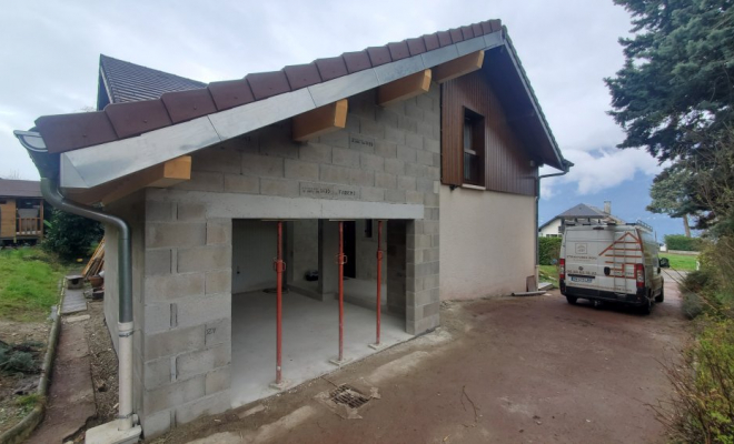  Extension de toiture avec charpente et couverture en tuiles + isolation sarking + création d'une quadruple fenêtre de toit à Tresserve (Savoie - 73), Chambéry, STRUCTURES BOIS & Compagnie