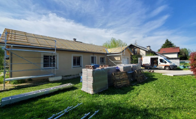  Réfection de la toiture d'une maison individuelle - Couverture en tuiles mécaniques Delta 10 + habillage bandeaux à Pontcharra (Isère - 38), Chambéry, STRUCTURES BOIS & Compagnie