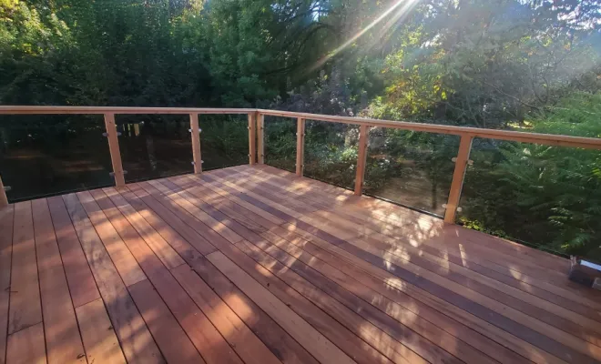 Reconstruction d'une terrasse sur poteaux en mélèze pour un EHPAD à La Motte Servolex (Savoie - 73)