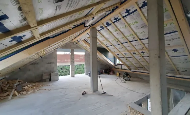 Reconstruction d'une toiture complète avec charpente en bois, jacobines, velux et couverture en terre cuite à Tresserve (Savoie - 73)