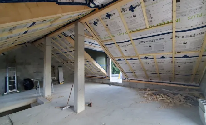 Reconstruction d'une toiture complète avec charpente en bois, jacobines, velux et couverture en terre cuite à Tresserve (Savoie - 73)