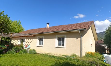 Réfection de la toiture d'une maison individuelle - Couverture en tuiles mécaniques Delta 10 + habillage bandeaux  à Pontcharra (Isère - 38) 