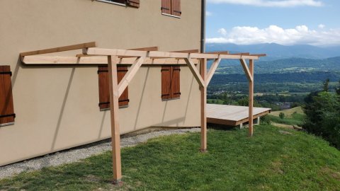 Construction d'une pergola sur mesure en bois Douglas de 17m² à St Pierre d'Albigny (Savoie - 73)