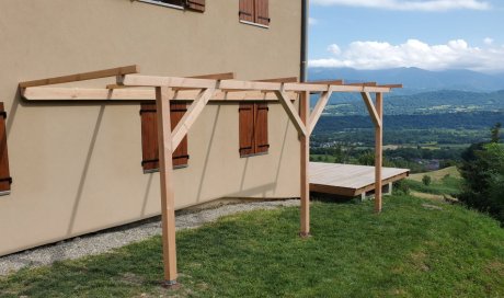 Construction d'une pergola sur mesure en bois Douglas de 17m² à St Pierre d'Albigny (Savoie - 73)